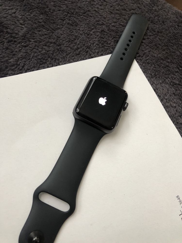 Vând Apple watch seria 3