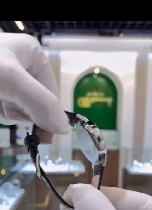 Erkaklar soati uzb gerbi bilam

 UZB Collection erkaklar soati — bu za