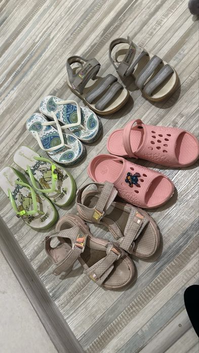 Отдам бесплатно детскую обувь