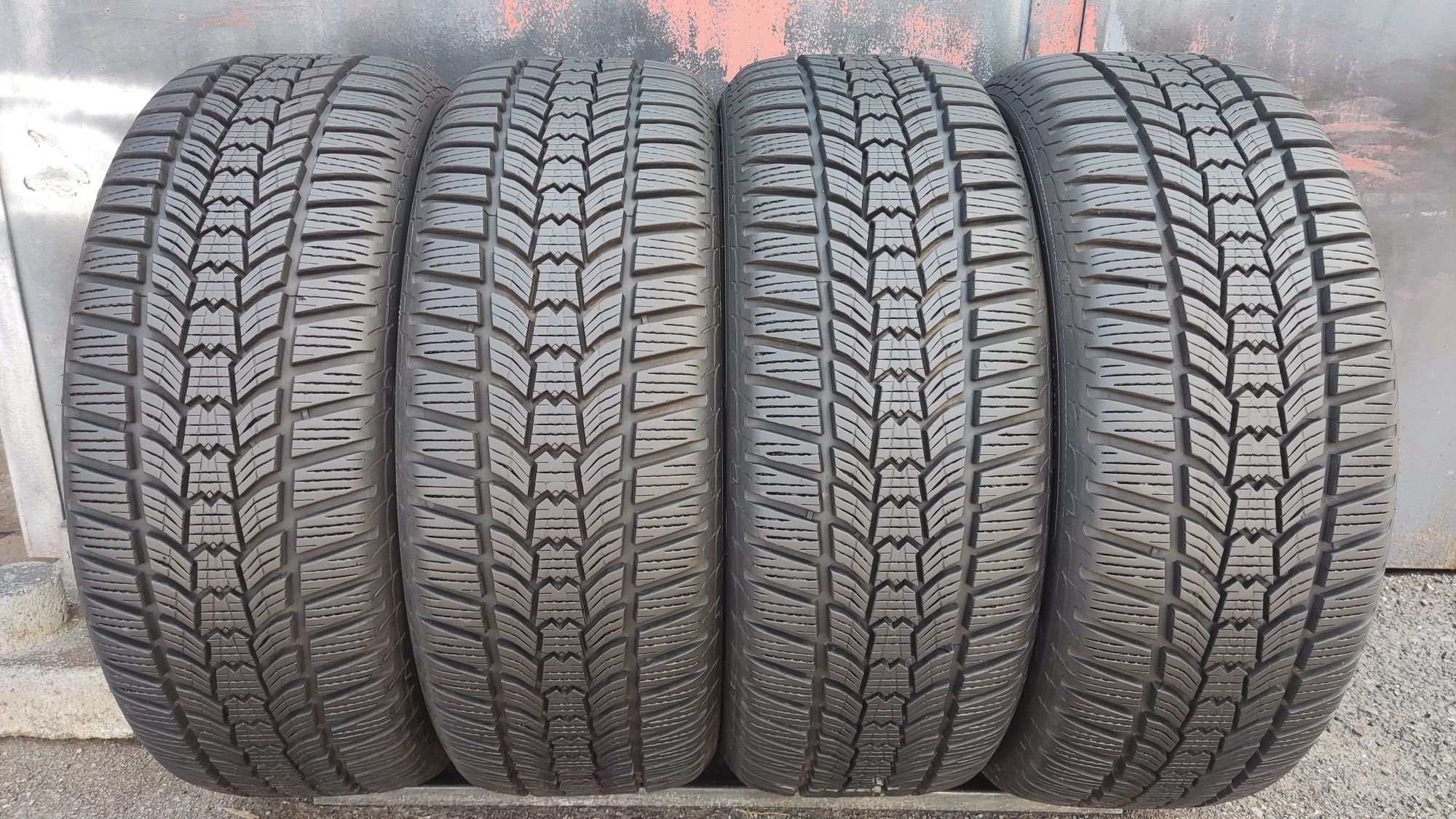 4бр. зимни гуми 205/50/17 Sava Eskimo HP2
dot23
9mm
Много добро състоя
