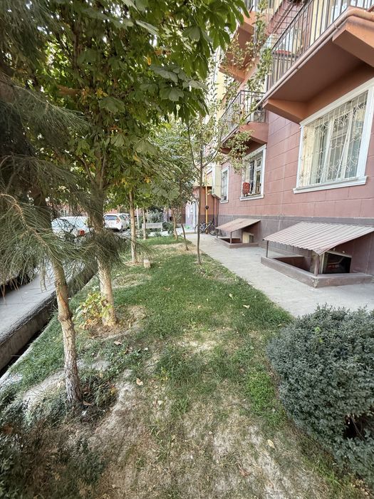 Срочна квартира сотилади сергели 6 А метро 2 чи бекат енида