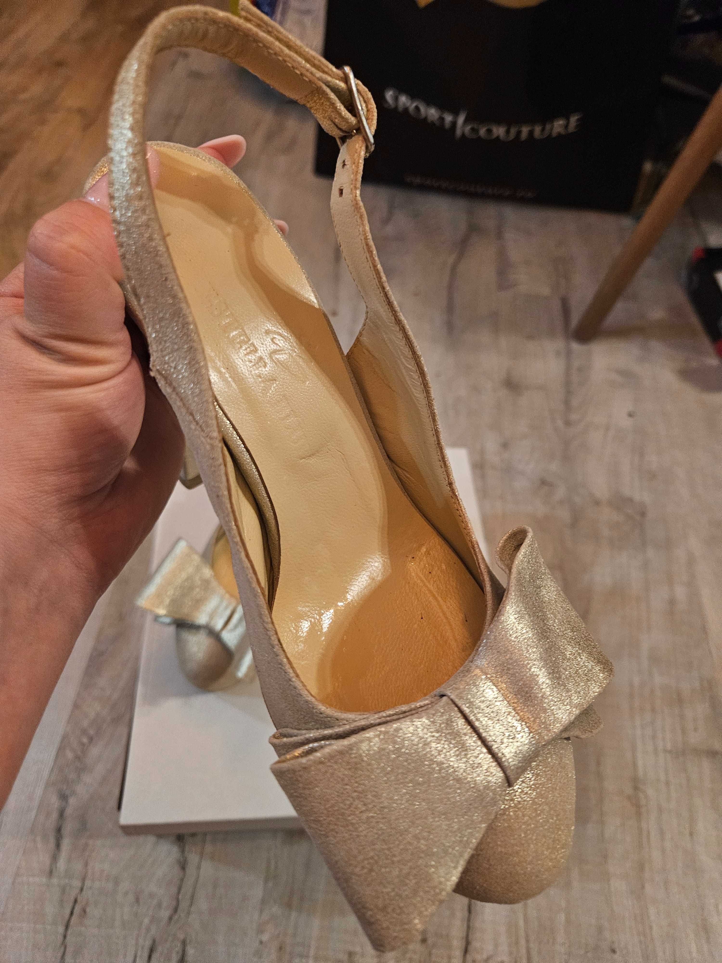 Pantofi piele naturala purtati la un eveniment