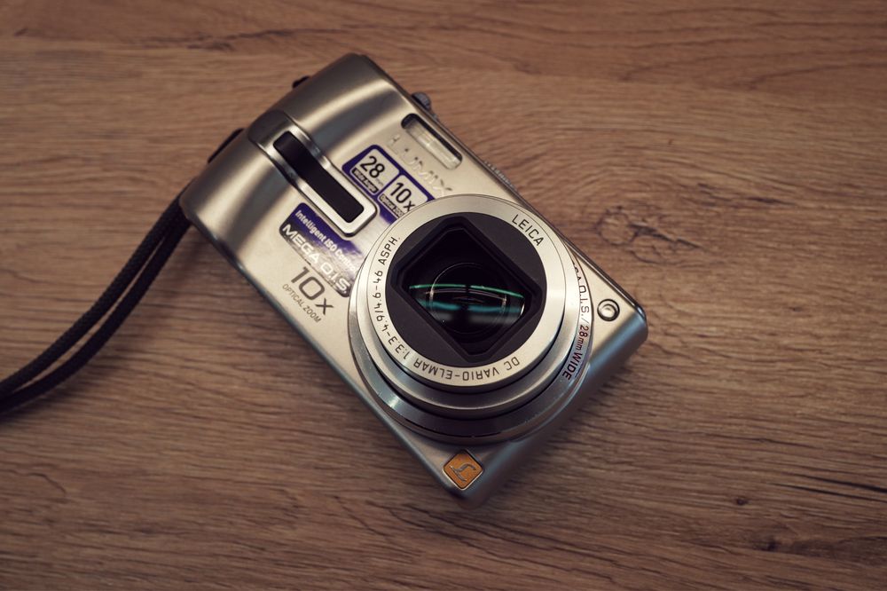 Aparat foto Panasonic Lumix TZ3 lentile Leica card incarcator