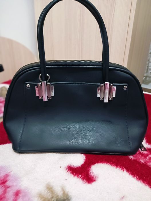 Vând în stare bună