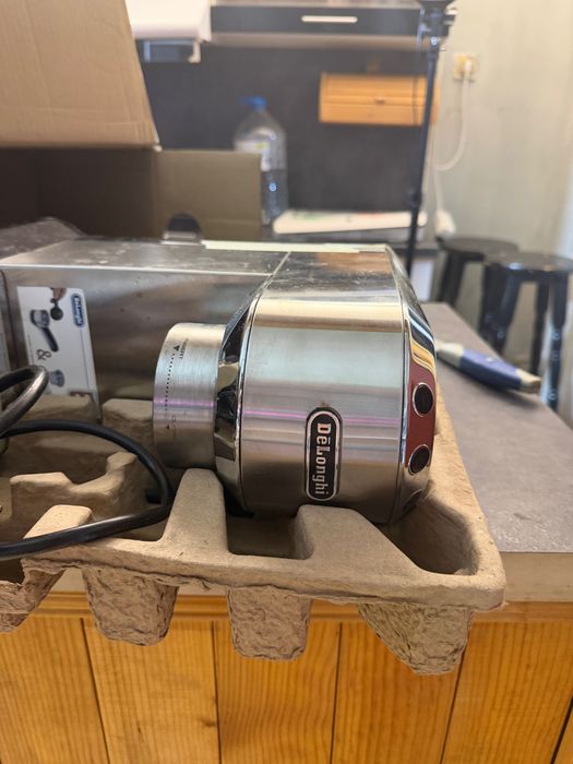 Еспресо машина DeLonghi Dedica Style EC 685, 15 bar, 1350 W, Slim,