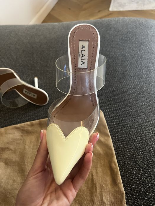 Обувки Alaia.               .