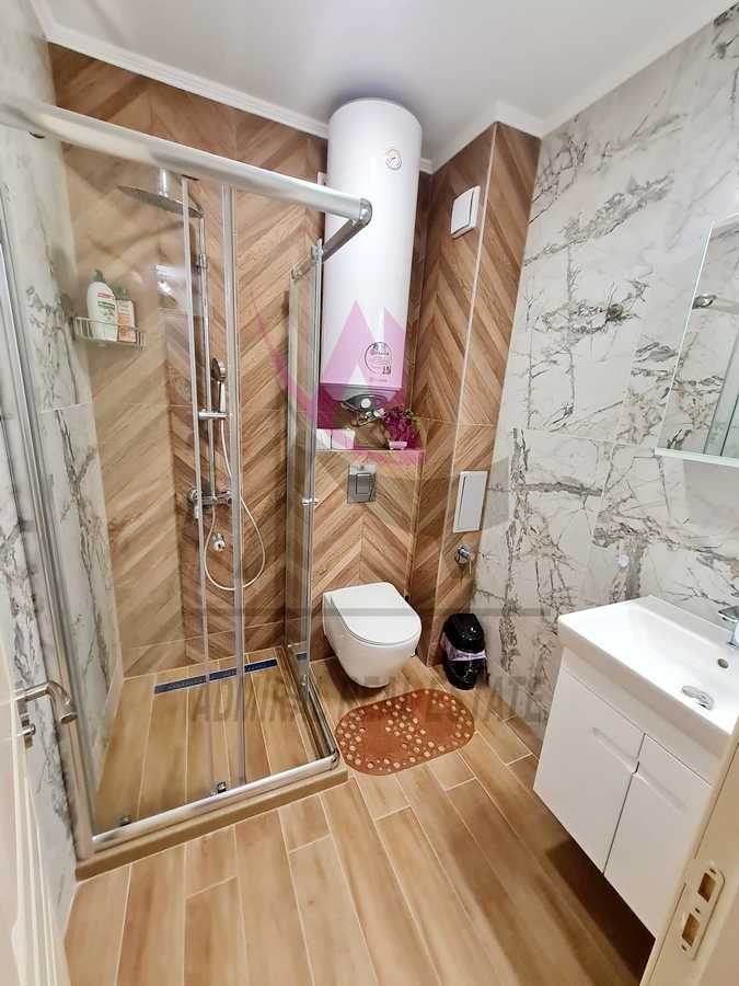Дава се под наем Едностаен апартамент в Варна, Център - 60 кв.м за 750 € - Снимка #2