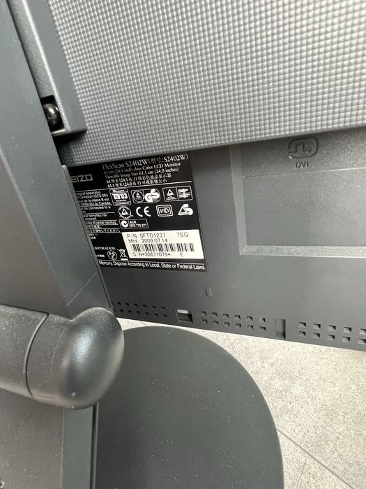 Продавам монитор Eizo