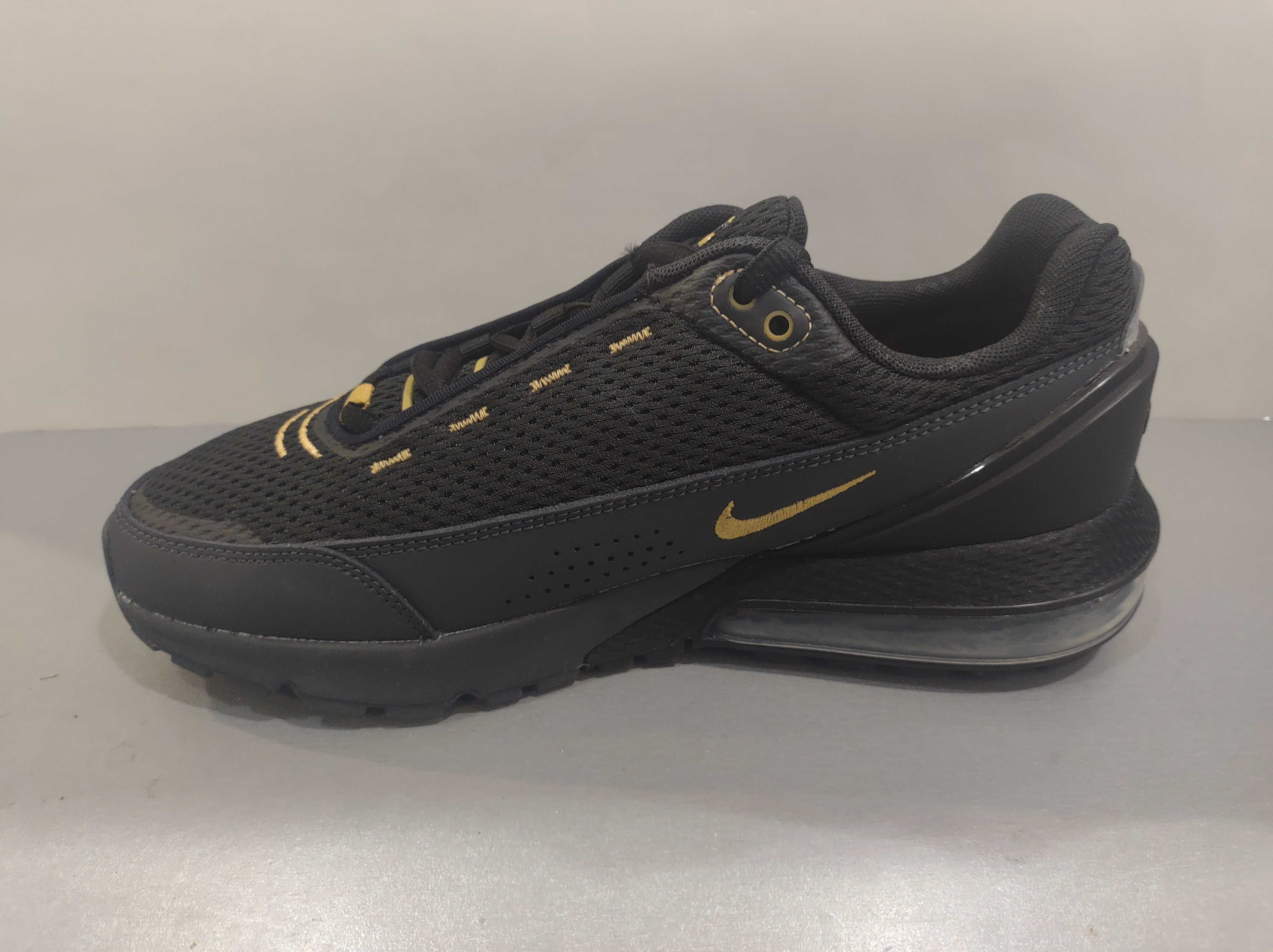 Nike Air Max N40 и 44,5.Maратонки с камери.Нови.Oригинал.