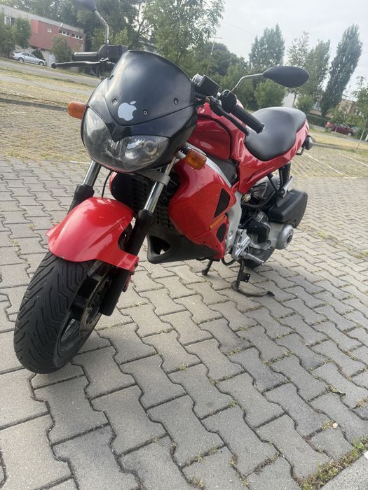 Gilera DNA 125 se conduce cu cat B