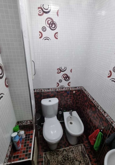 Yunsobod 18 kv 77 seriy gishtli dom 4/4/4/84 kv 2*6 balkon srochniy