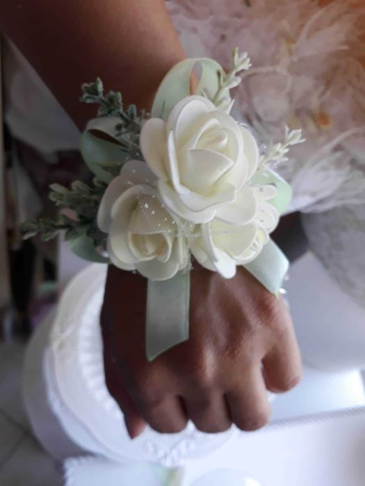 Кутии за пари, Бутониери, гривни, сватбени покани