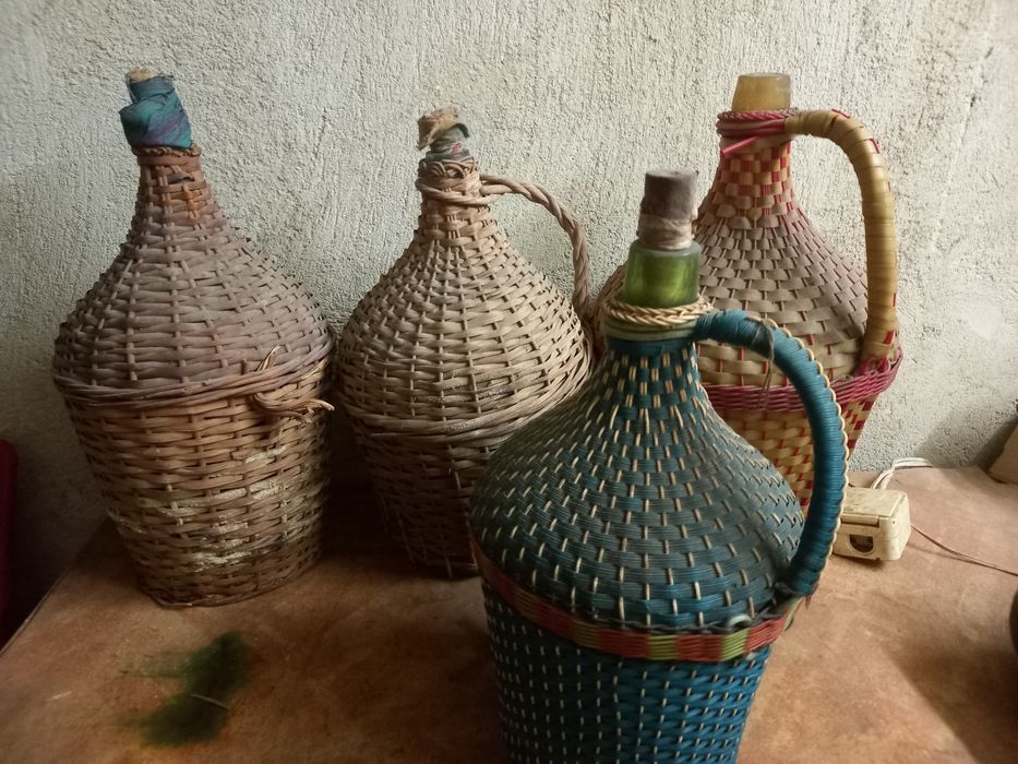 Стъклени дамаджани