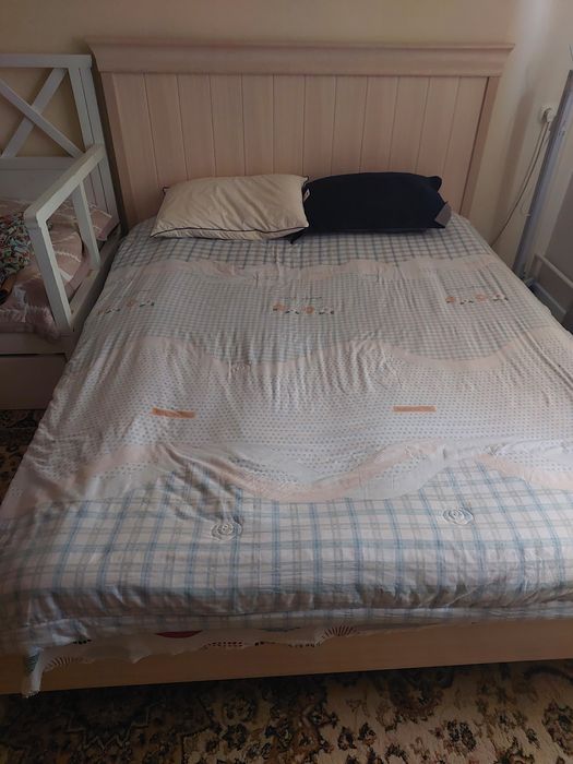Спальный кровать