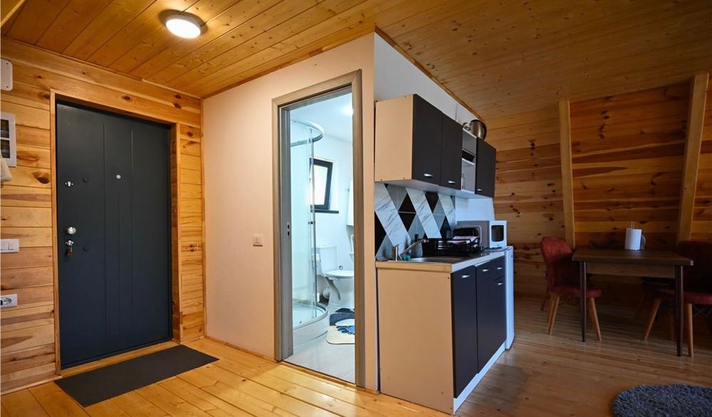 Ansamblu Case mobilate, echipate, 5.700mp teren, INVESTITIE, Brasov