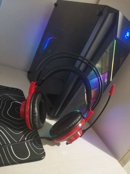 Calculator gaming in stare perfecta plus casti MSI