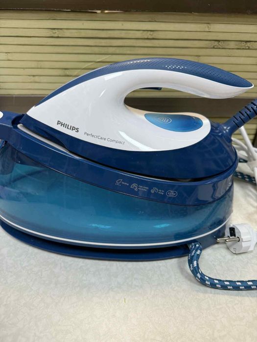 Компактна парна ютия Philips Domestic Appliances Perfect Care