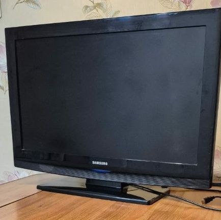 Продам телевизор Samsung LE32B350F1W