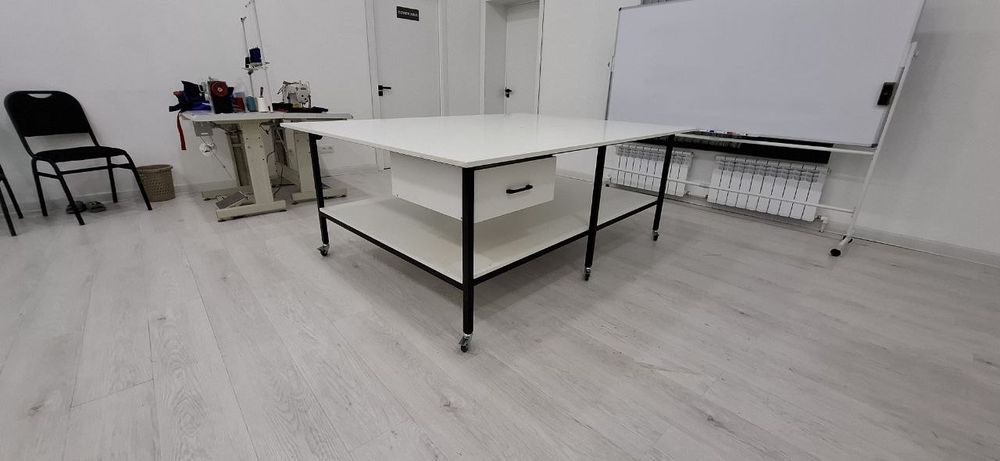 Bichuv stoli sotiladi