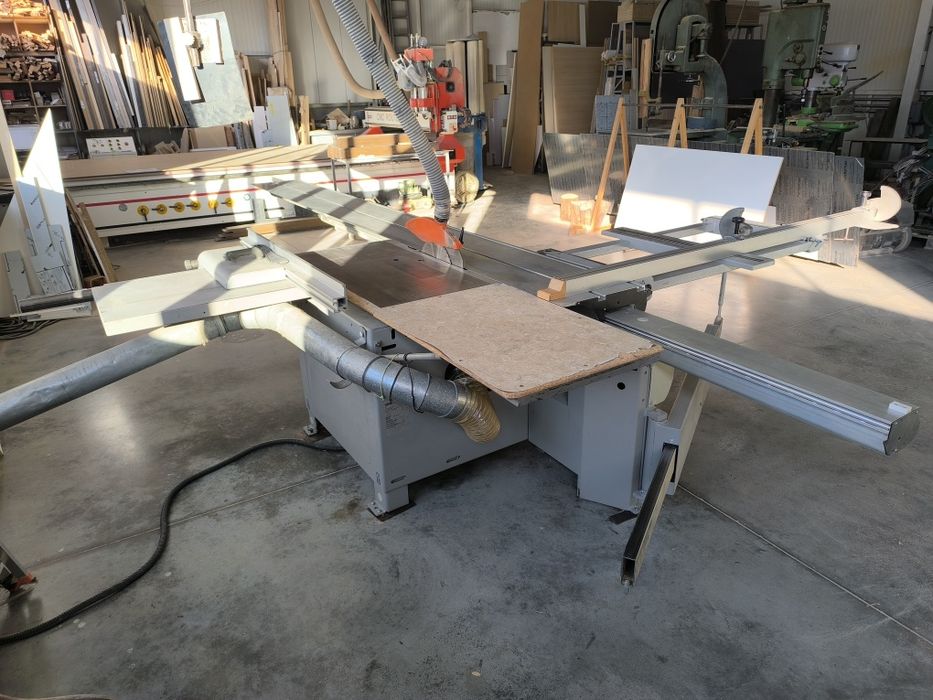 Форматно разкройващ циркуляр с подрезвач