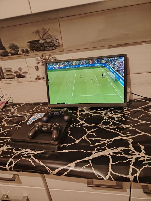 Vind PS 4 cu tot cu manete