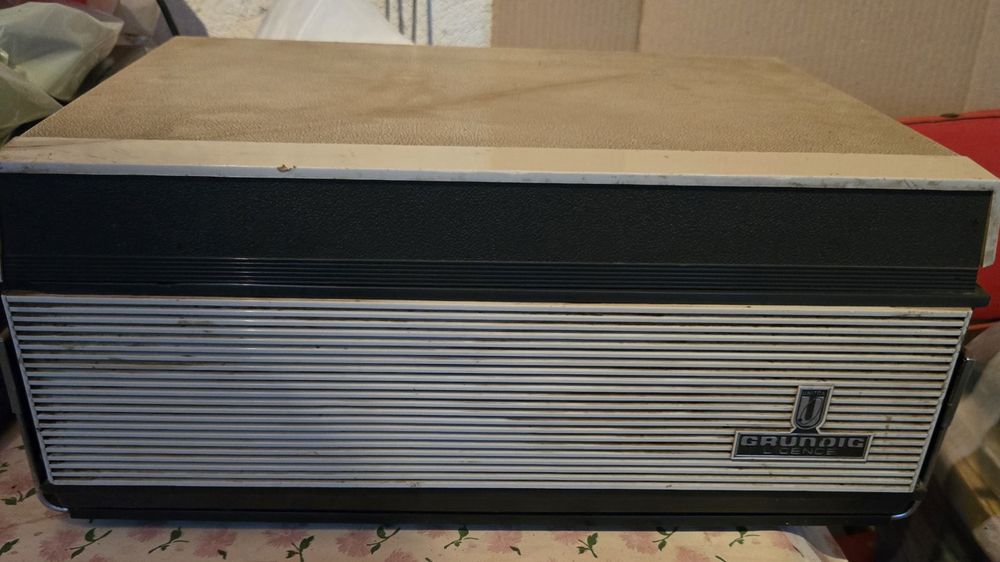 Магнетофон Grundig