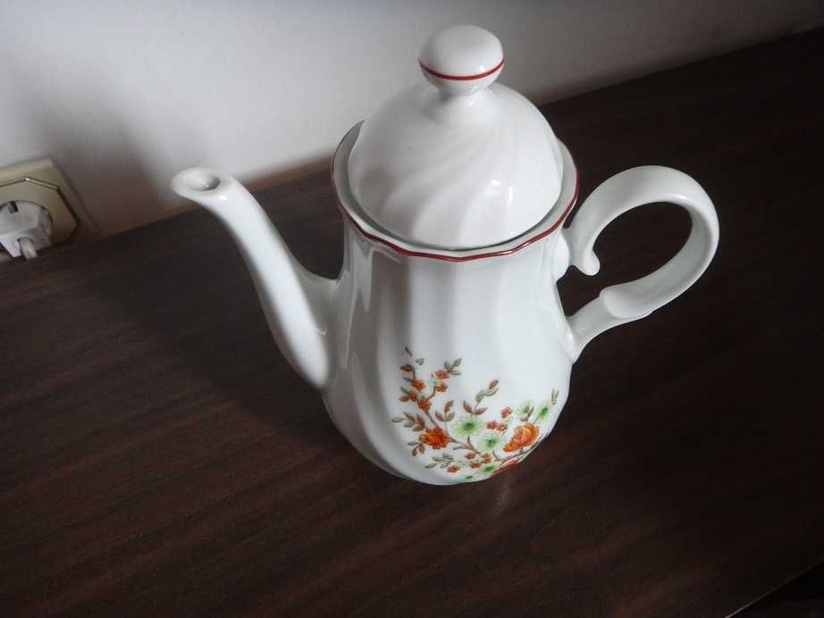 Антика - Ретро Български порцеланов чайник с капак и латиера