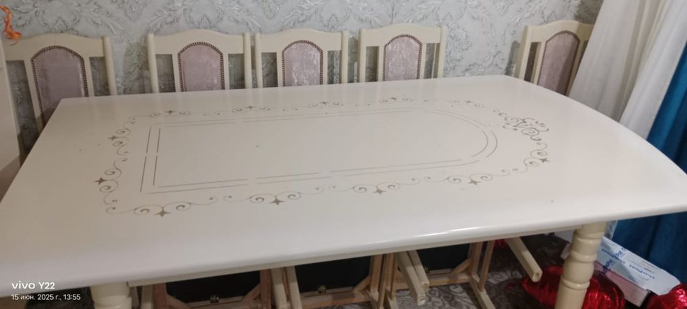 Гостиный стол с стульями