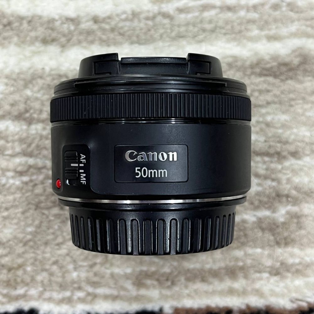 Canon Eos 2000D va 50mm 1.8