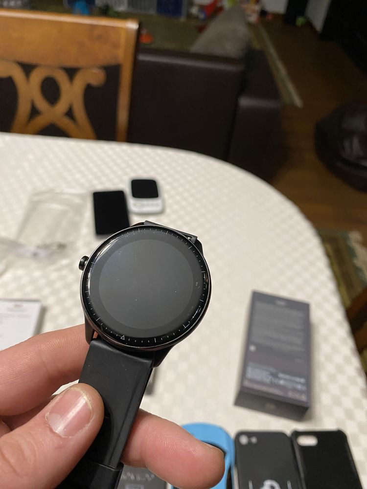 Pachet iPhone 8 in stare buna cu 6 huse si iHunt - smart watch