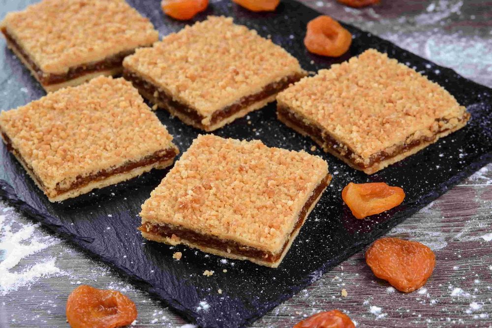 Балиш с курагой, эклеры