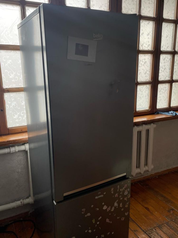 Холодильник Beko в идеальном состоянии.