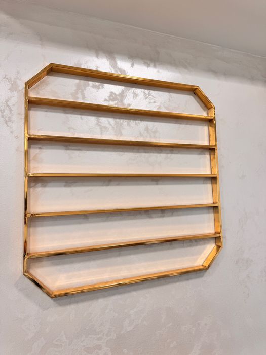 Етажерка за лакове