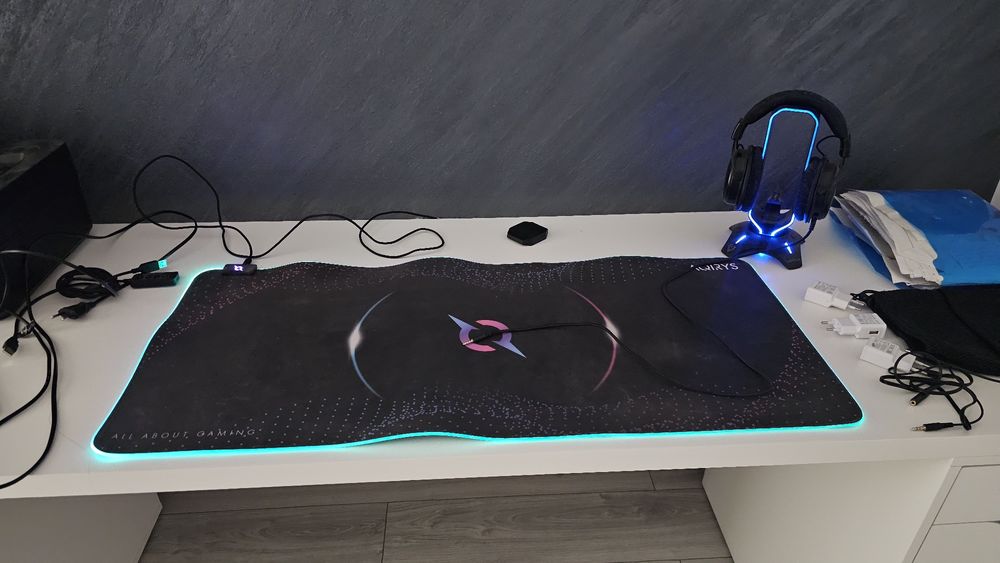 Vând casti gaming aqirys,mousepad XL aqirys rgb,suport de casti rgb
