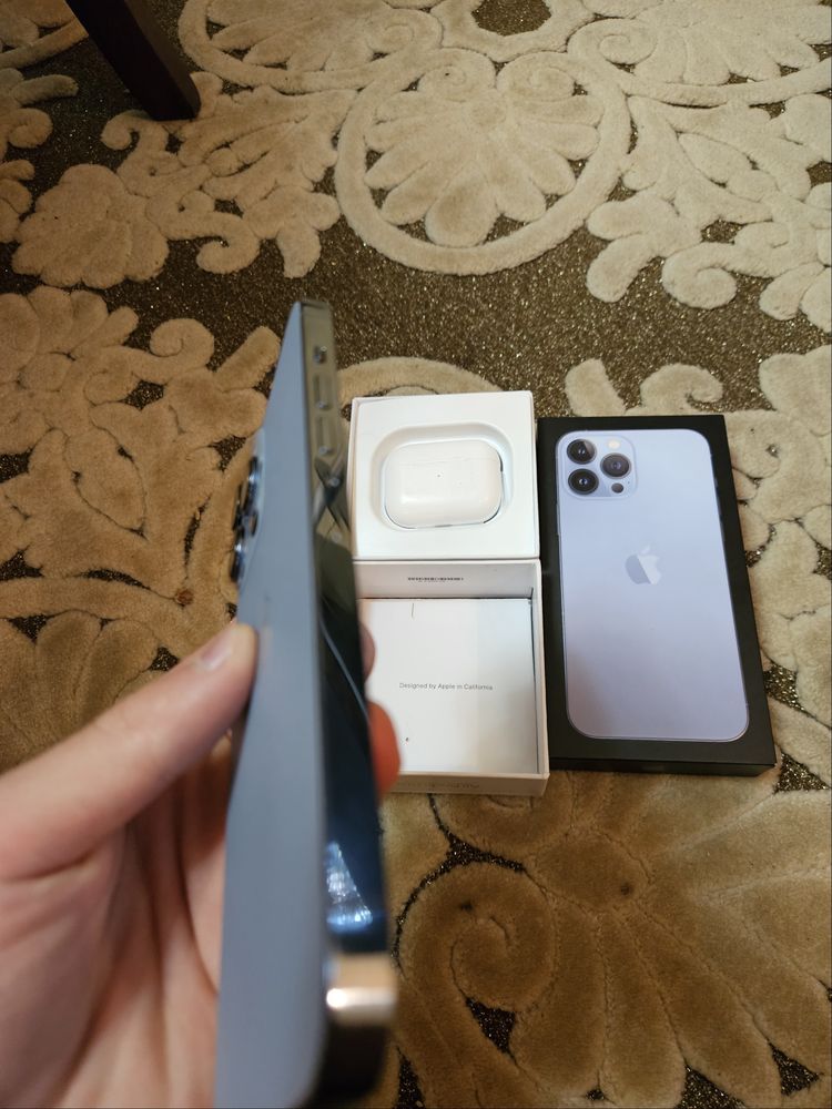 iPhone 13 Pro Max (Голубой) — 256 ГБ + AirPods Pro в подарок.Срочна!