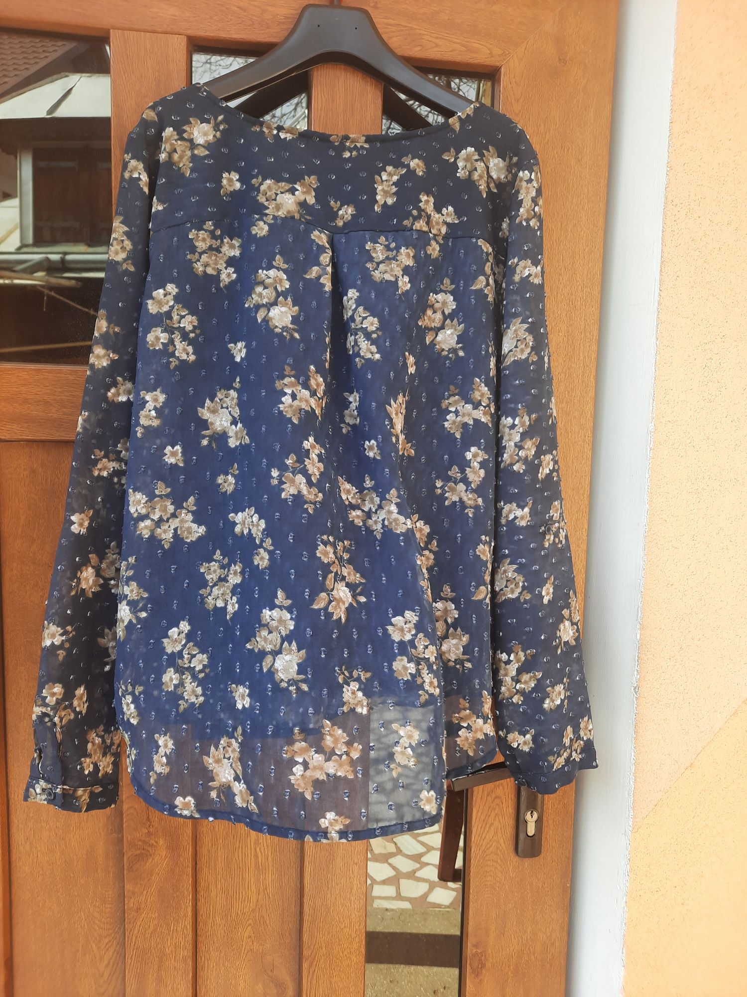 Bluza albastra cu imprimeu floral mărimea 48