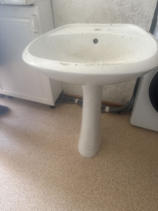 Раковина в отличном состооянии, без трешин и сколов.