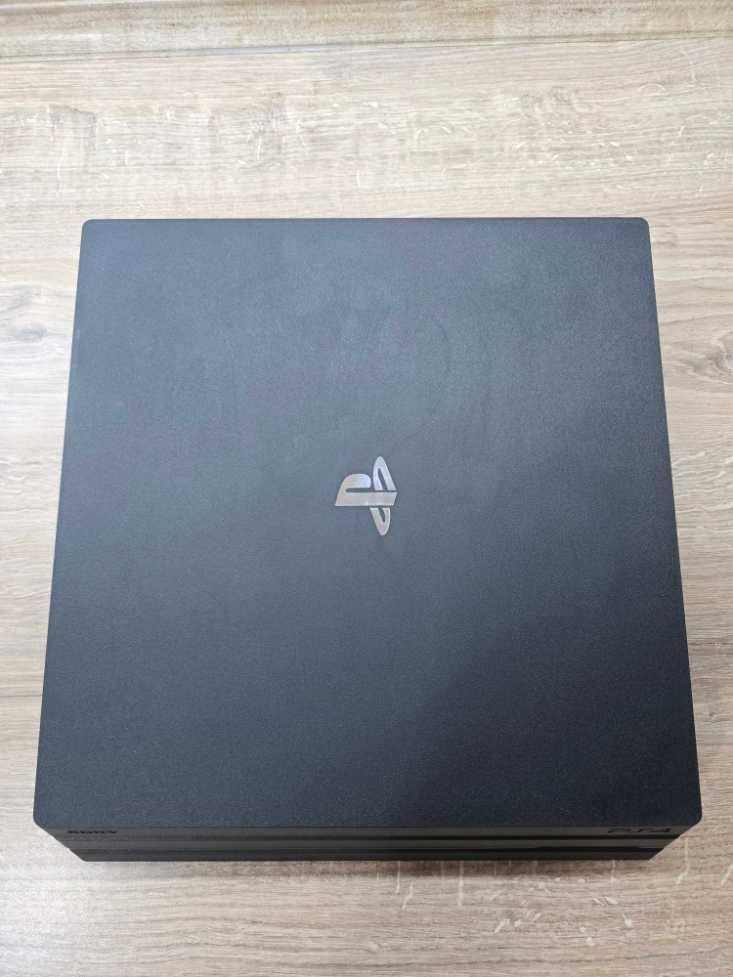 PlayStation 4 PRO 1TB + Контролер + Зарядна станция + Игри