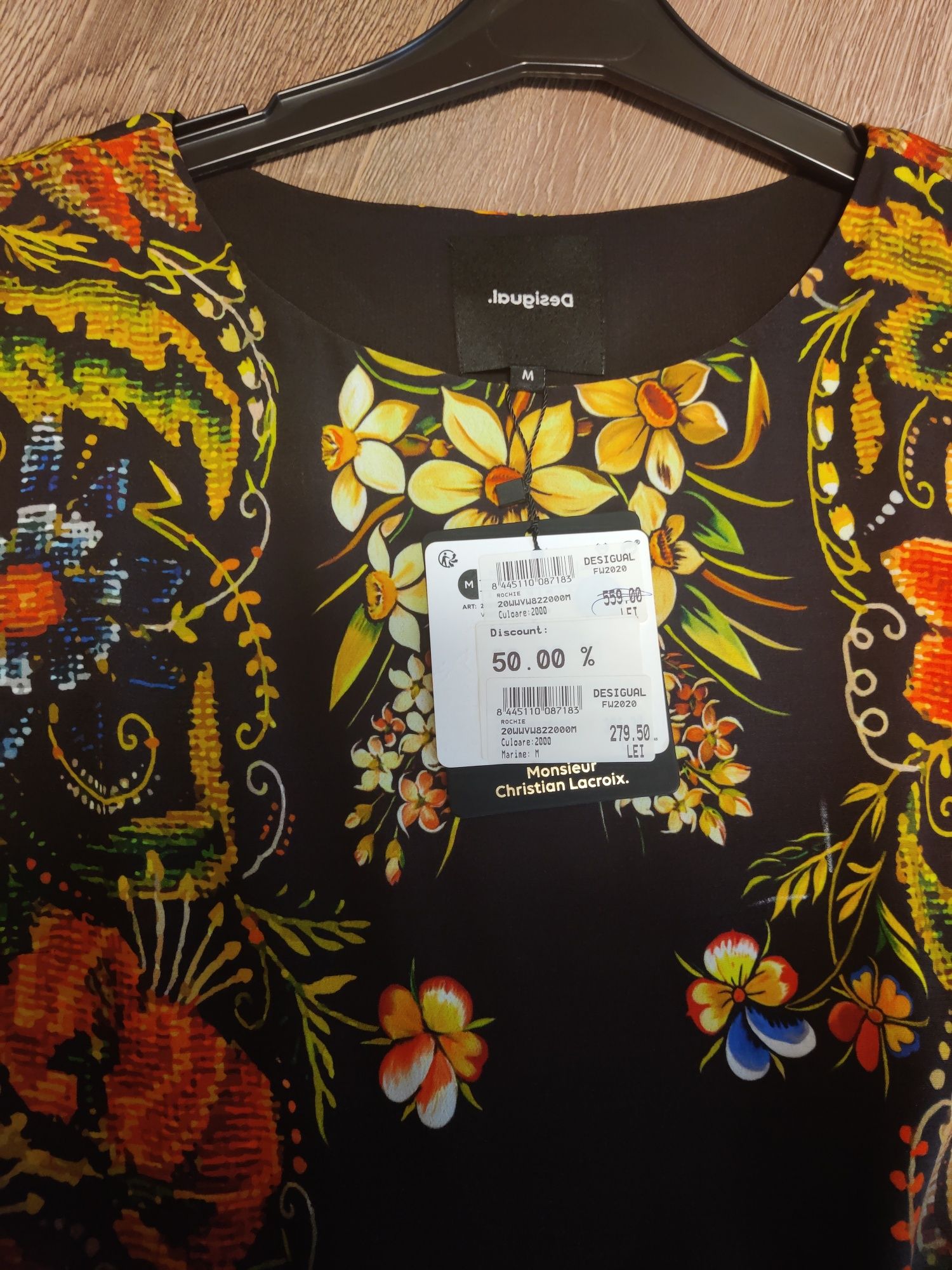 Vand rochie noua Desigual