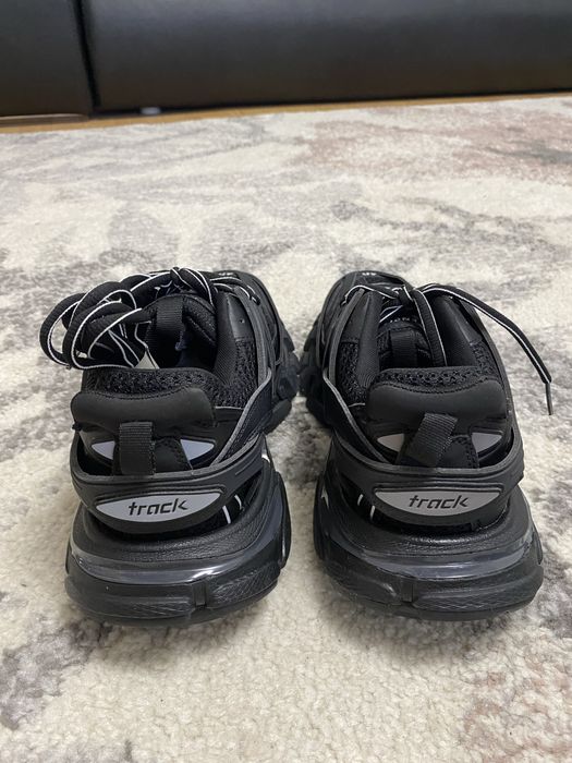 Vand balenciaga track negri marimea 40