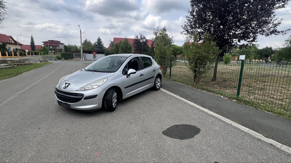 Peugeot 207 1.4 benzina impecabil
