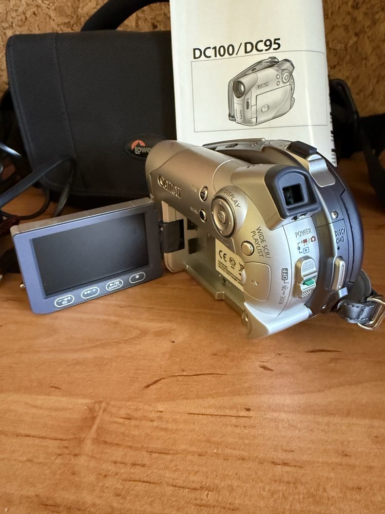 Видео камера Canon DC100