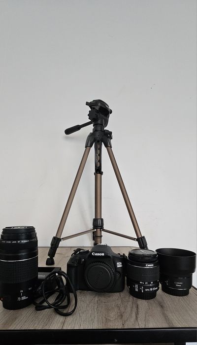 Vând apart foto video Canon 2000d