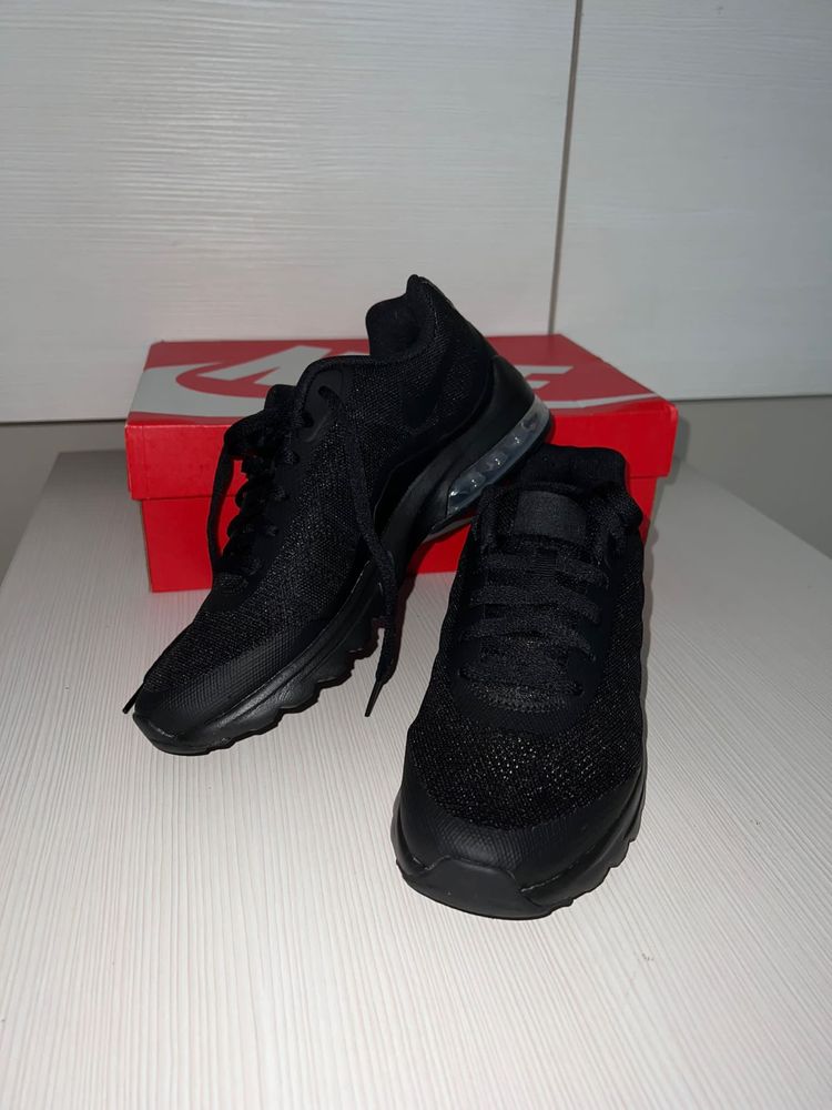 Vând Pantofi Nike