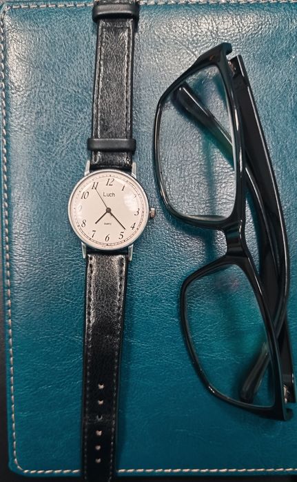 Редкие советские мужские часы «Луч» костюмник, кварцевые, на батарейке