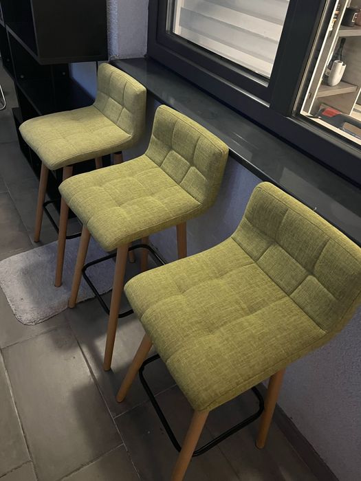 Vand scaune verzi de bar
