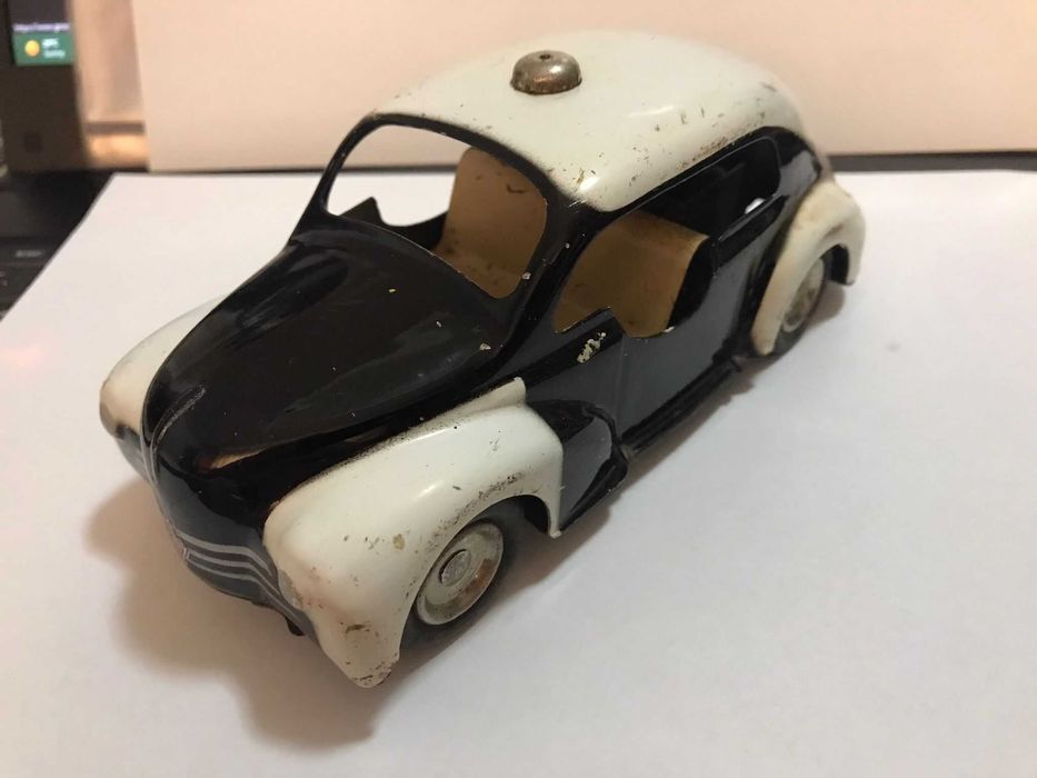 Macheta jucarie veche din tabla RARA Renault 4 CV 1958 Joustra