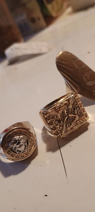 Златни пръстени мъжки и дамски