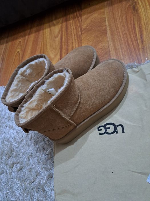 Botine UGG cu blanită