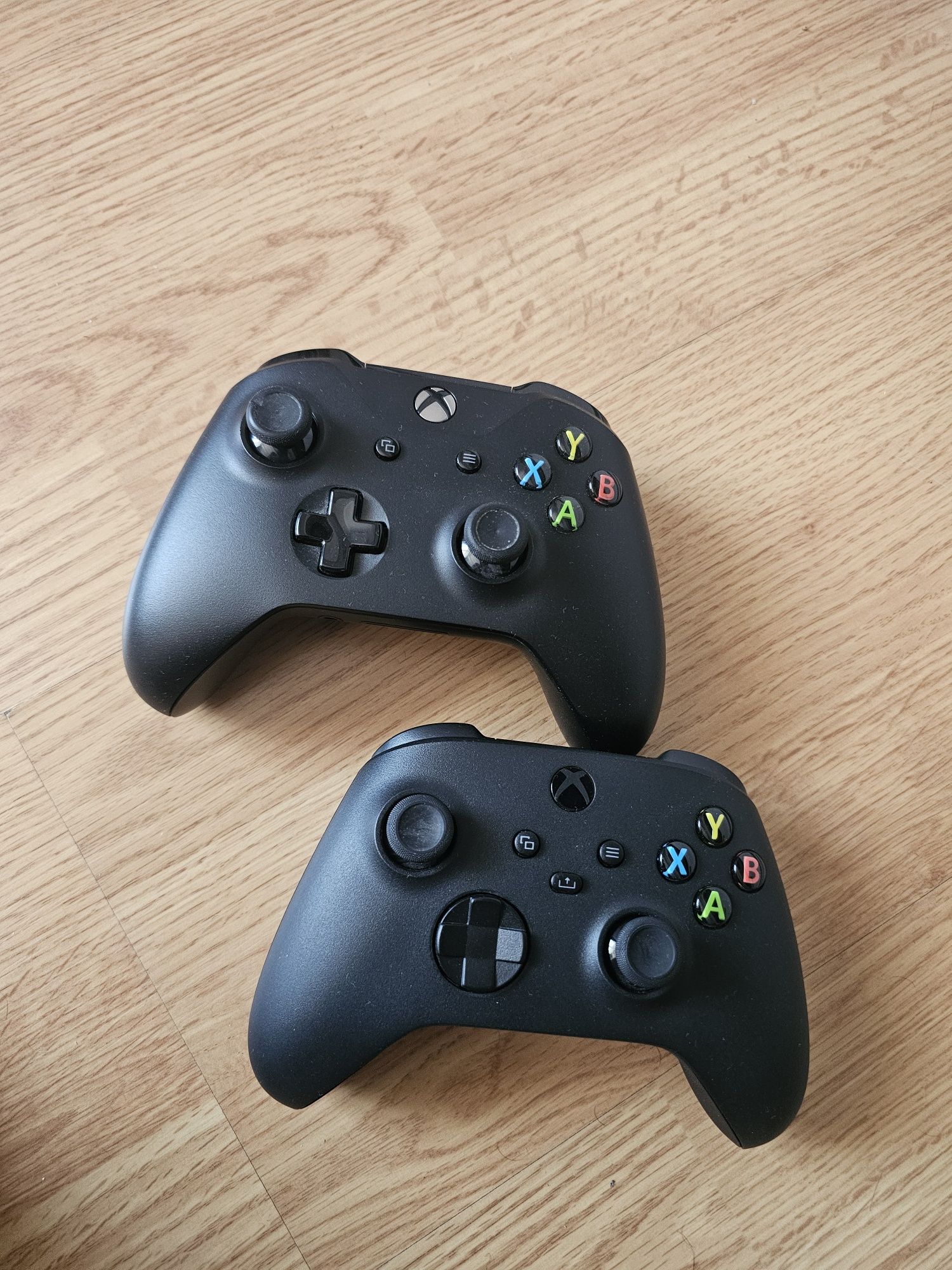 Vand Xbox One 500gb + 2 controllere + dock incarcare
